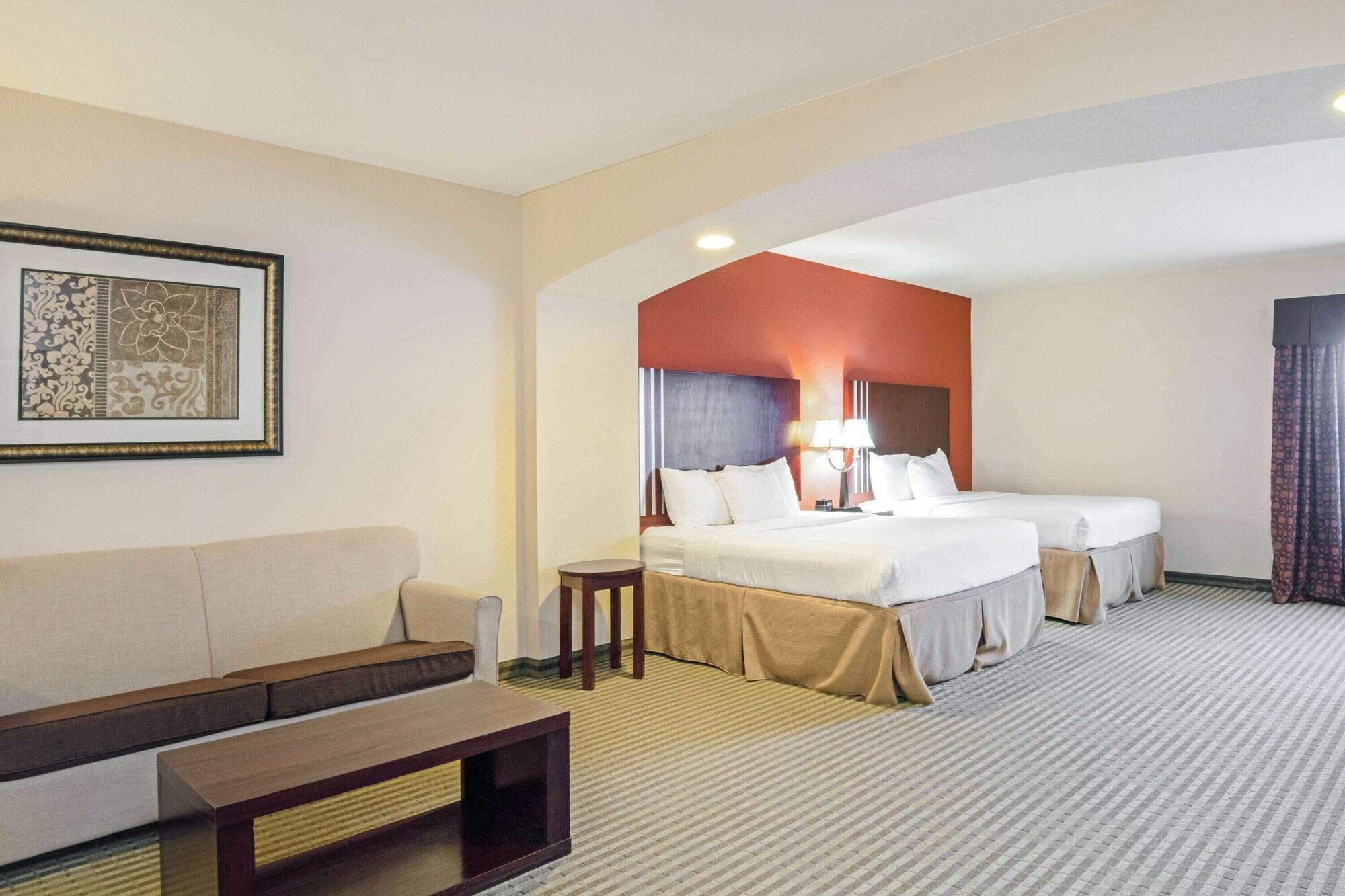 La Quinta By Wyndham Woodward Hotel Exterior photo