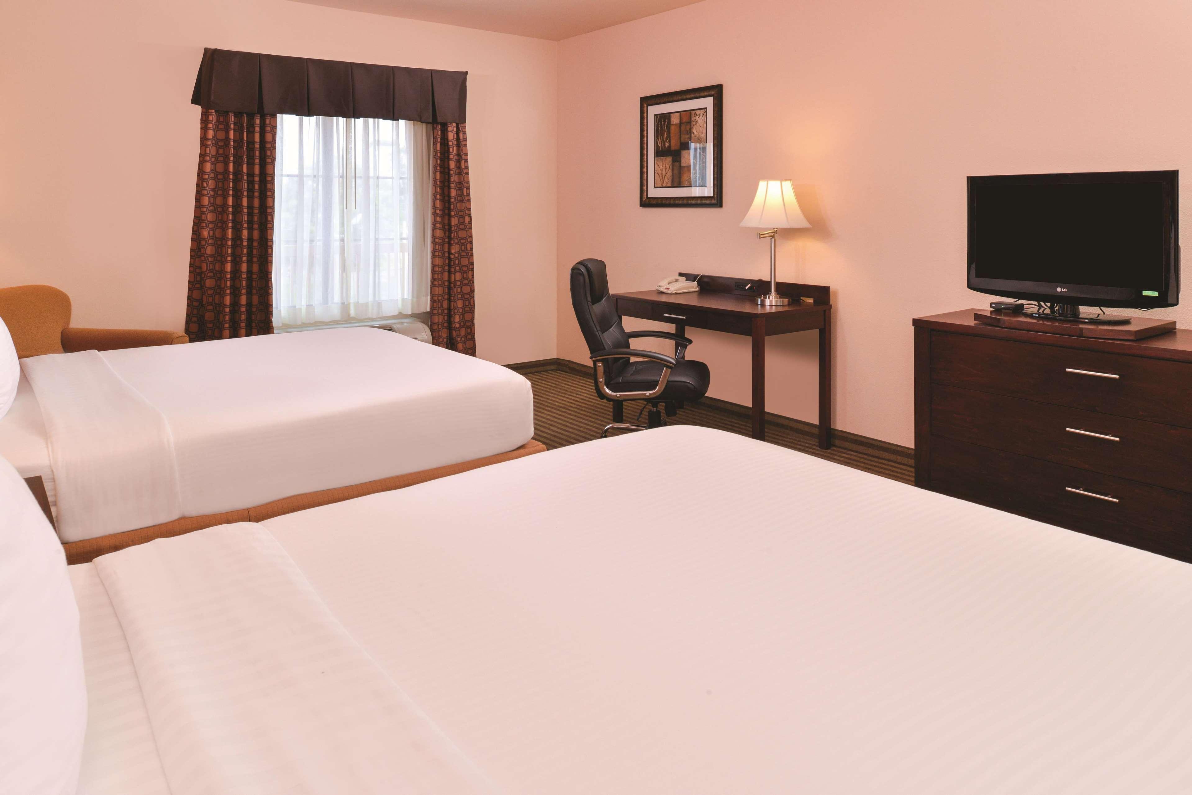 La Quinta By Wyndham Woodward Hotel Exterior photo
