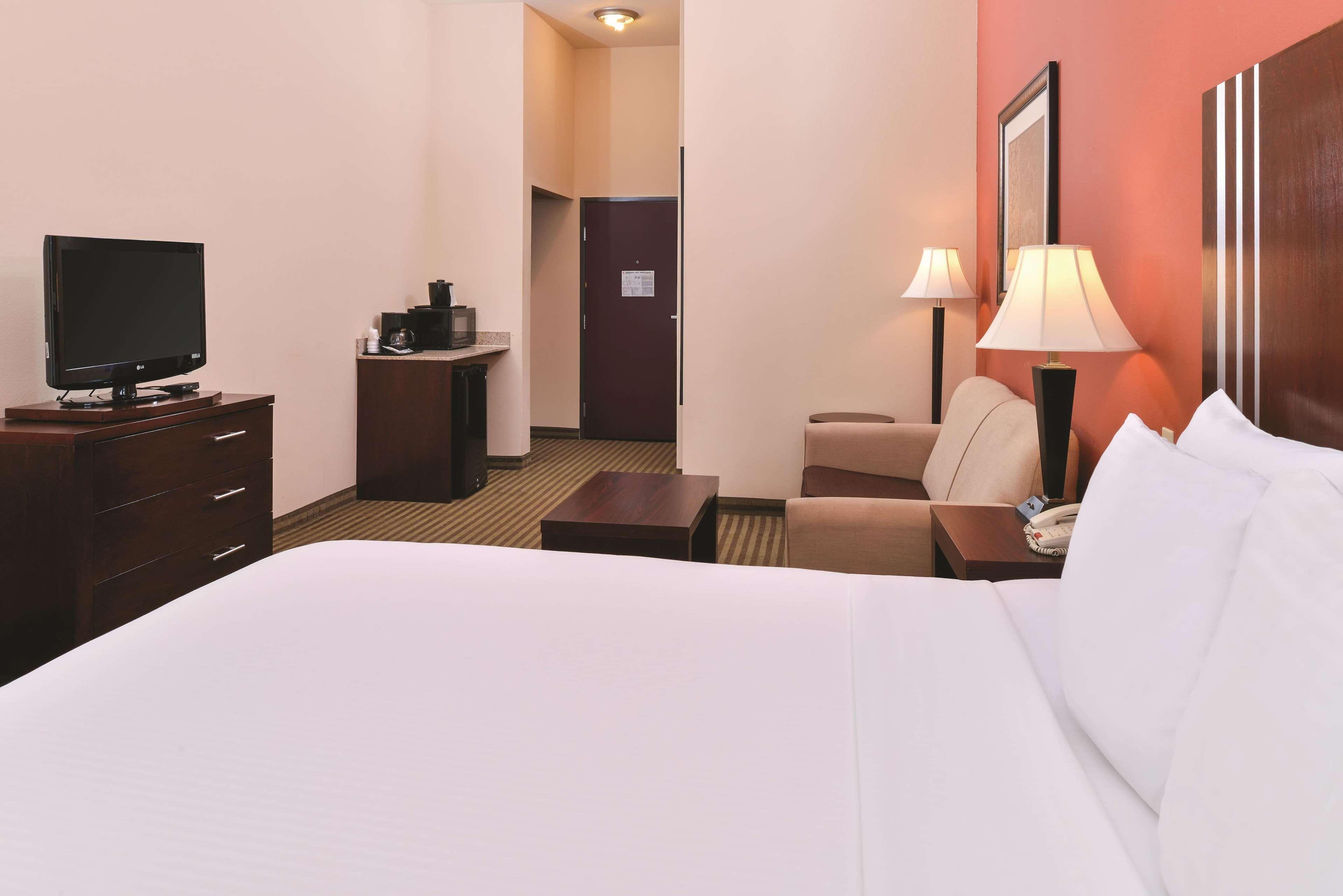 La Quinta By Wyndham Woodward Hotel Exterior photo