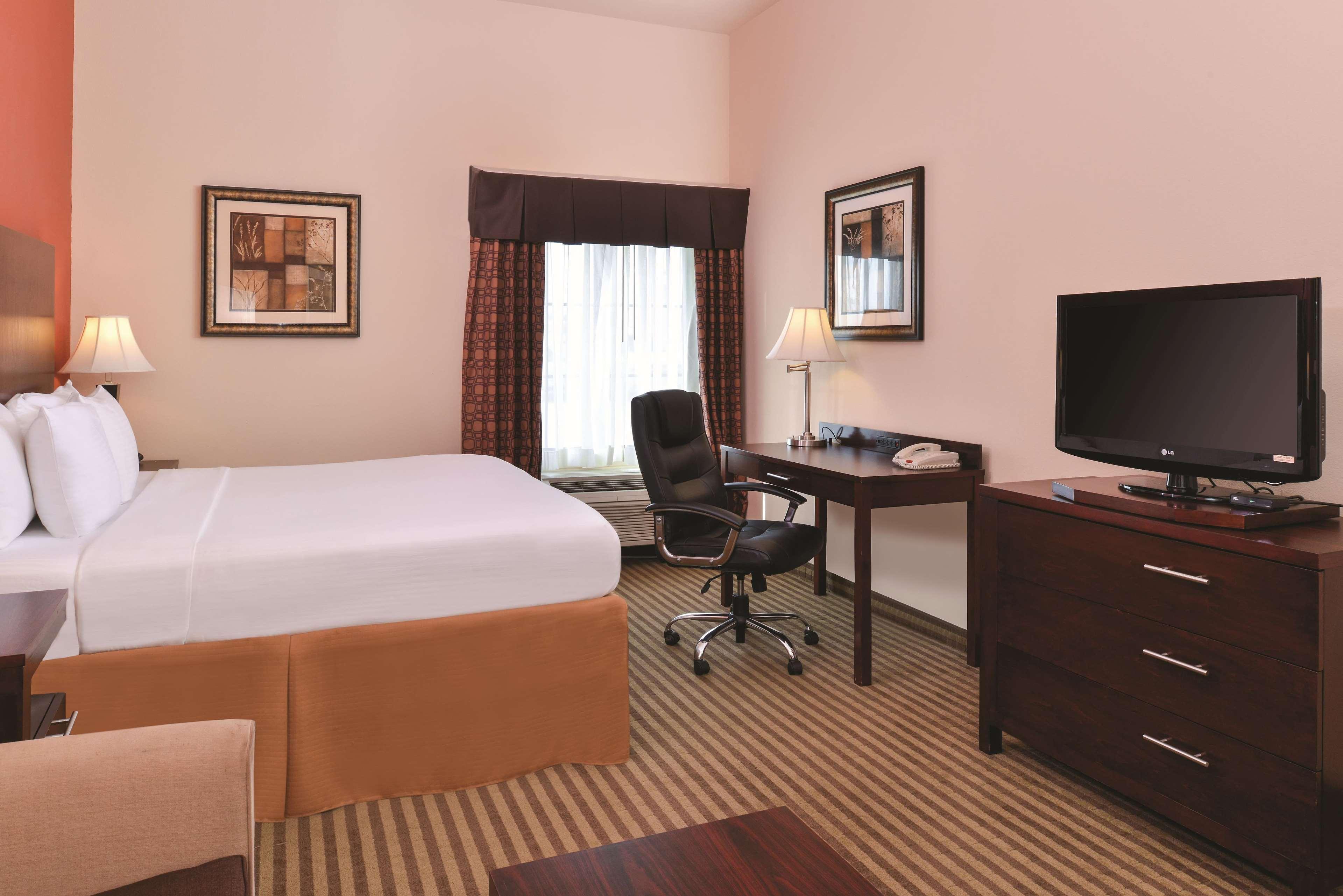 La Quinta By Wyndham Woodward Hotel Exterior photo