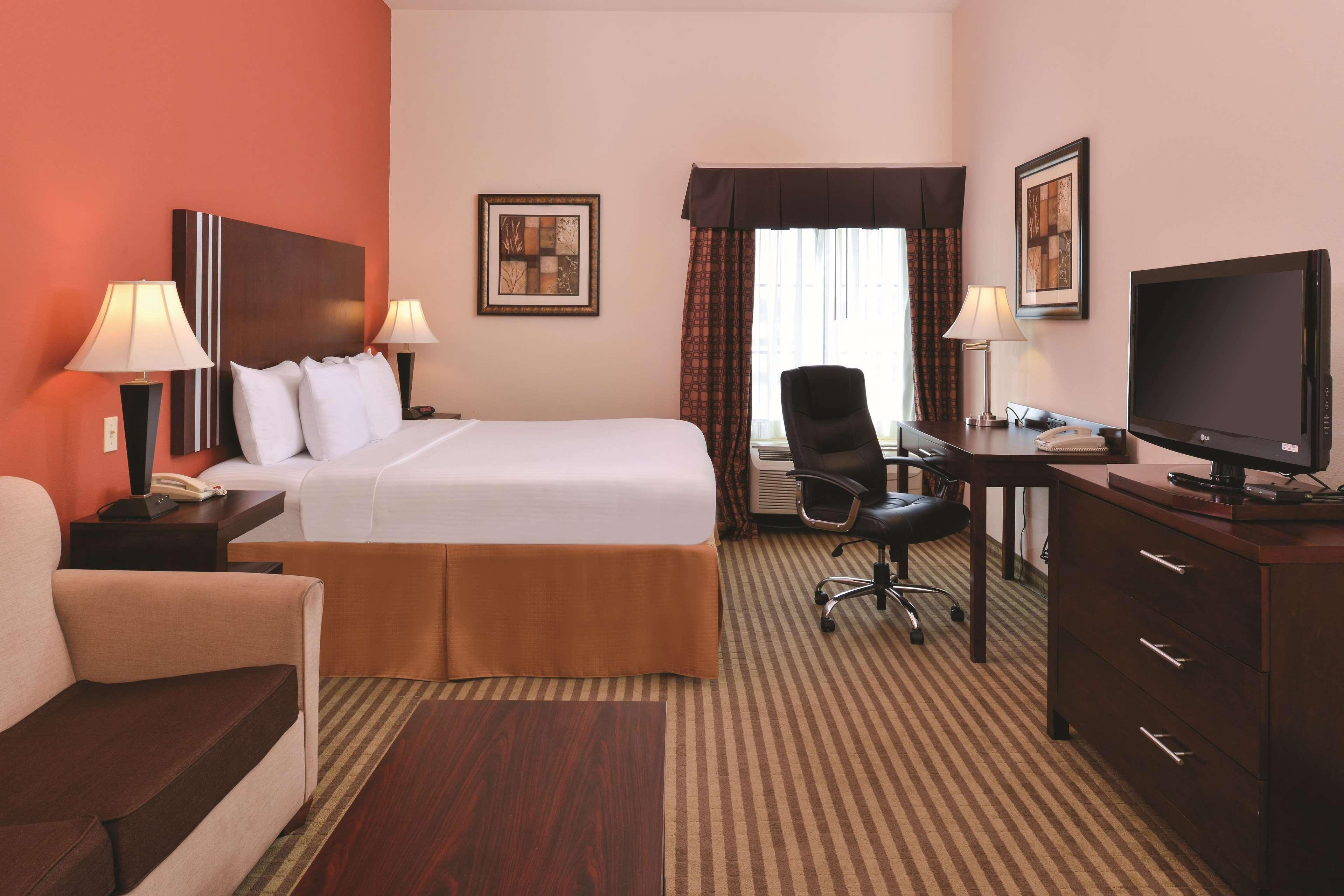 La Quinta By Wyndham Woodward Hotel Exterior photo