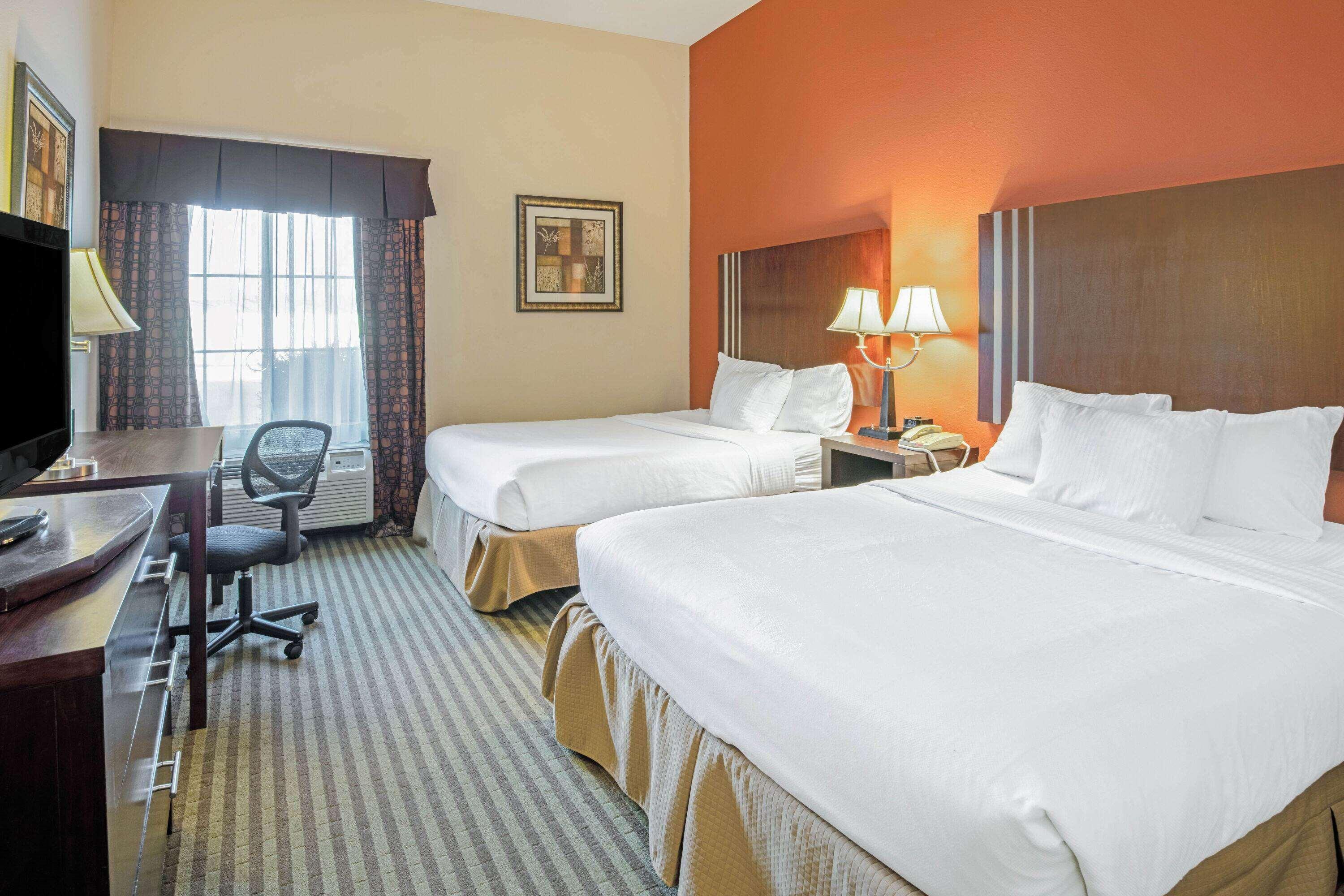 La Quinta By Wyndham Woodward Hotel Exterior photo