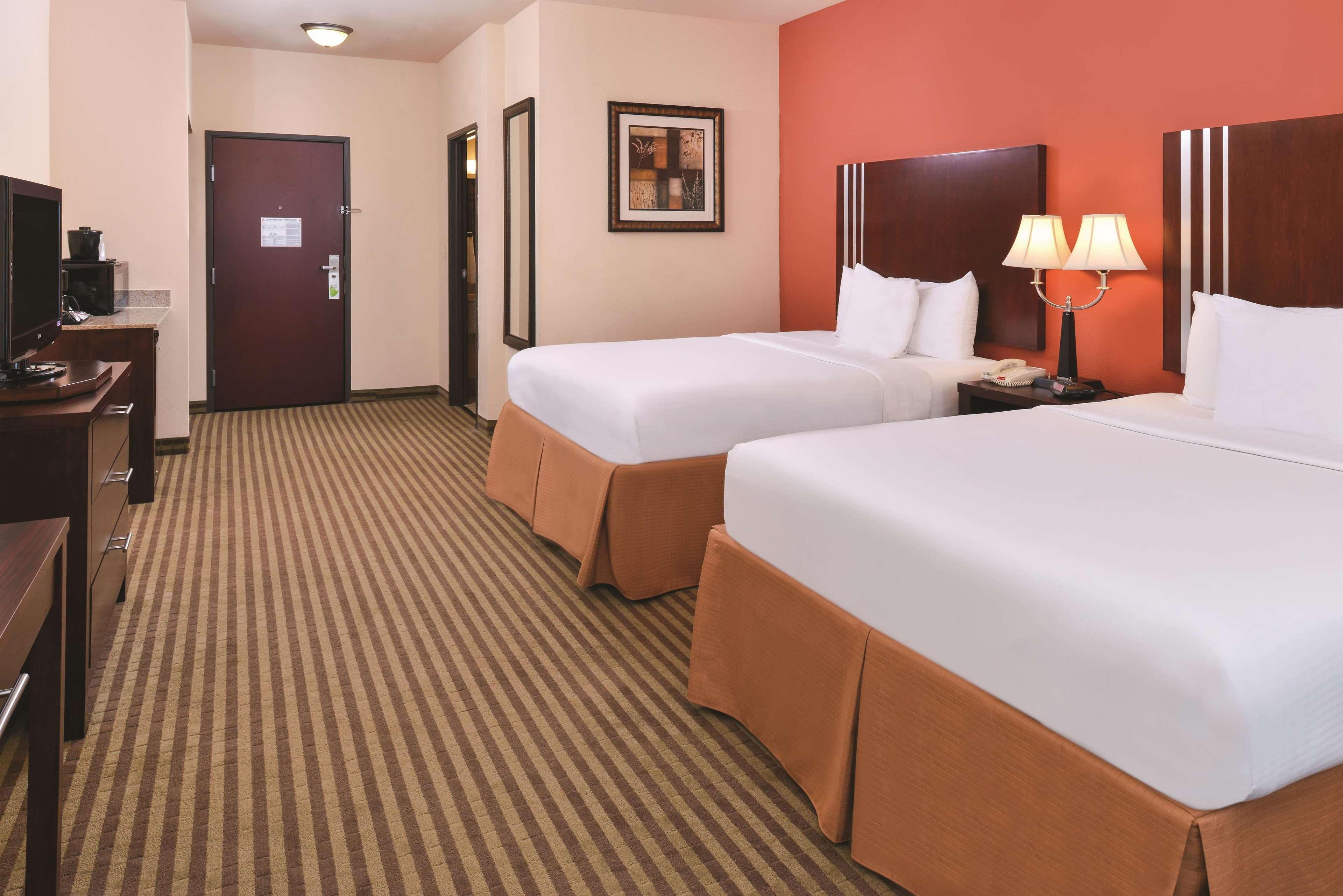 La Quinta By Wyndham Woodward Hotel Exterior photo
