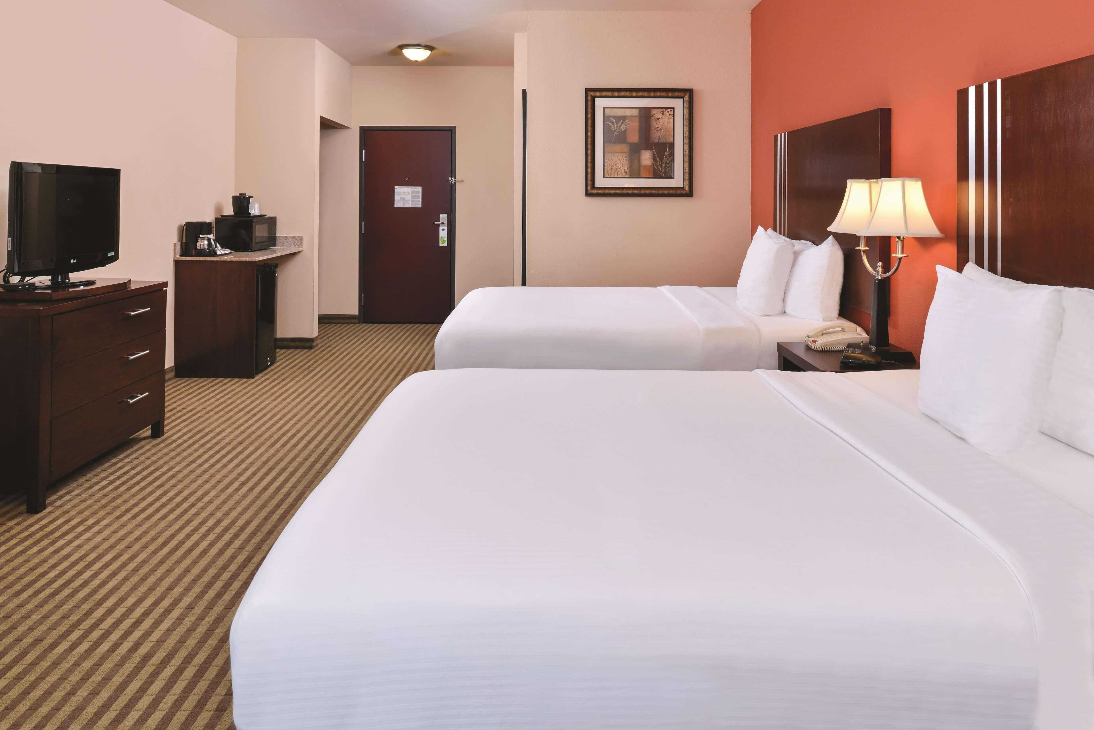 La Quinta By Wyndham Woodward Hotel Exterior photo