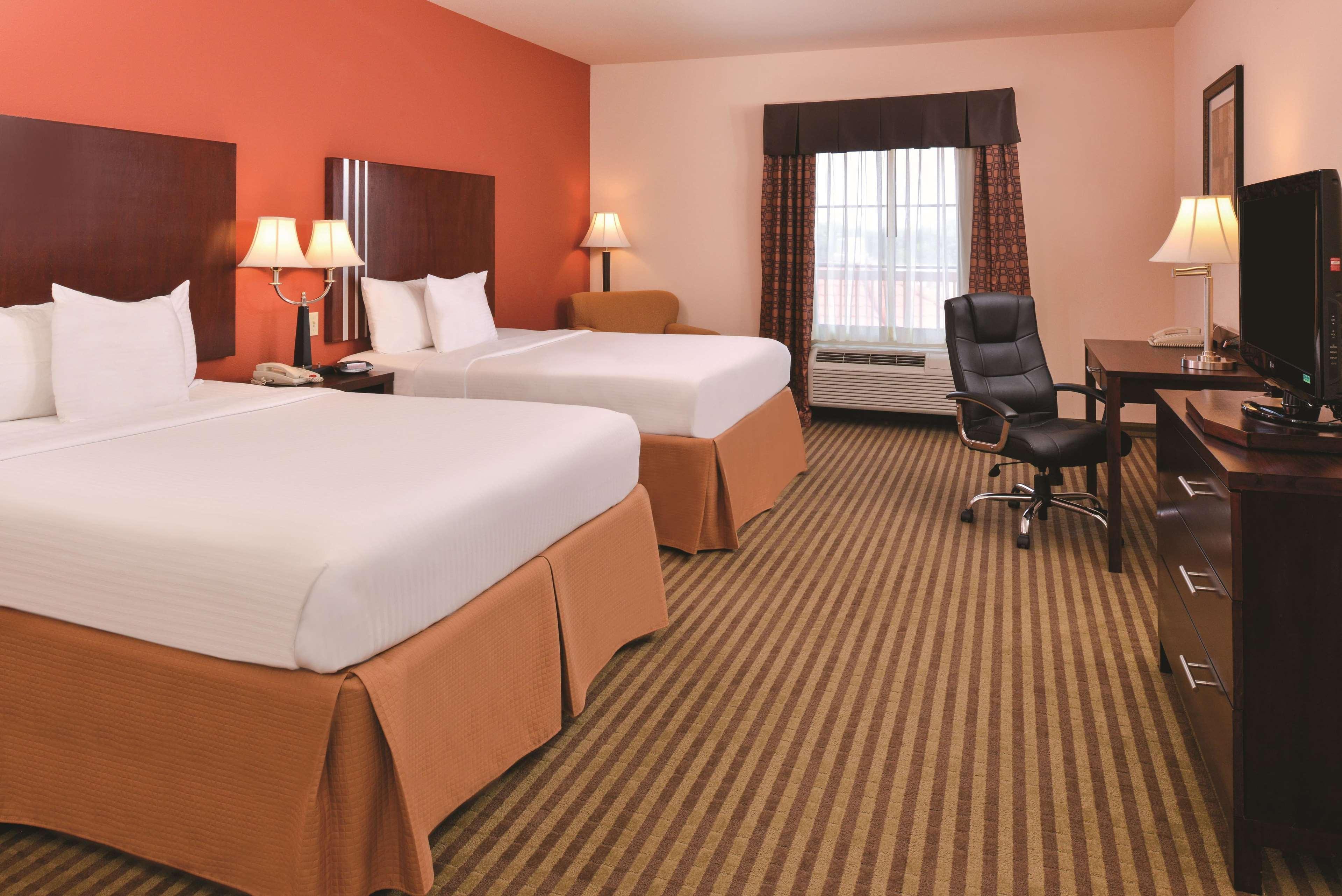 La Quinta By Wyndham Woodward Hotel Exterior photo