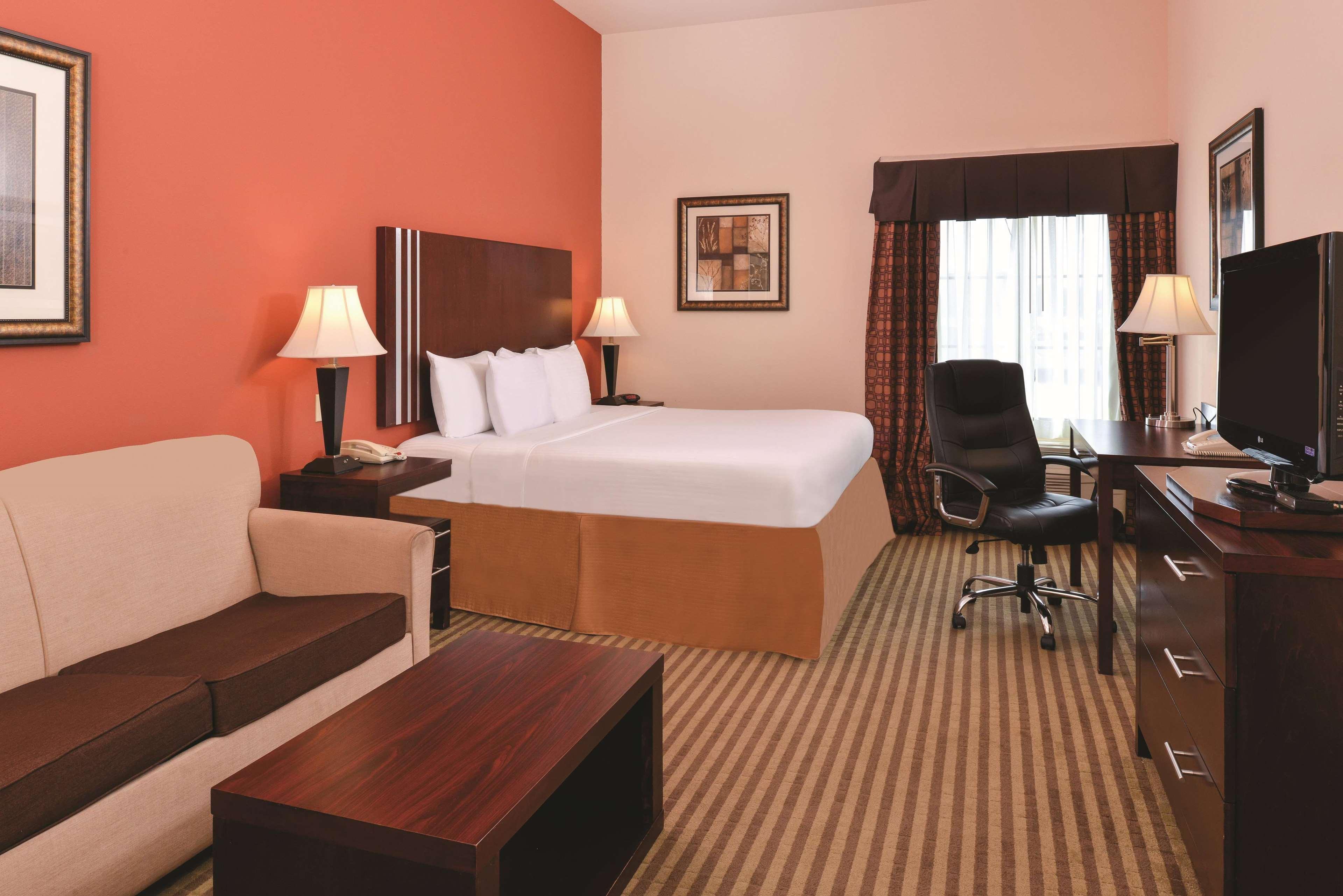 La Quinta By Wyndham Woodward Hotel Exterior photo