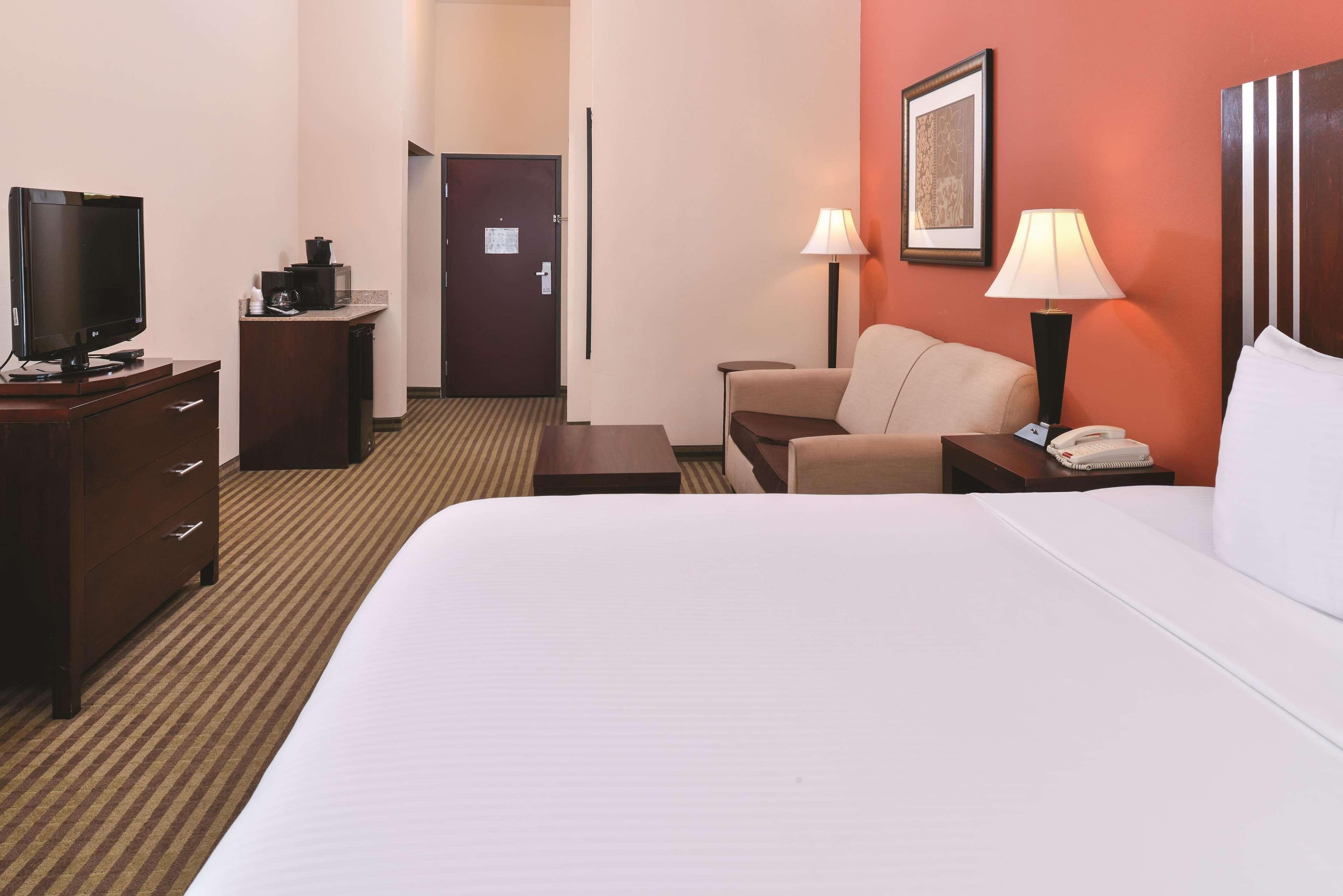 La Quinta By Wyndham Woodward Hotel Exterior photo