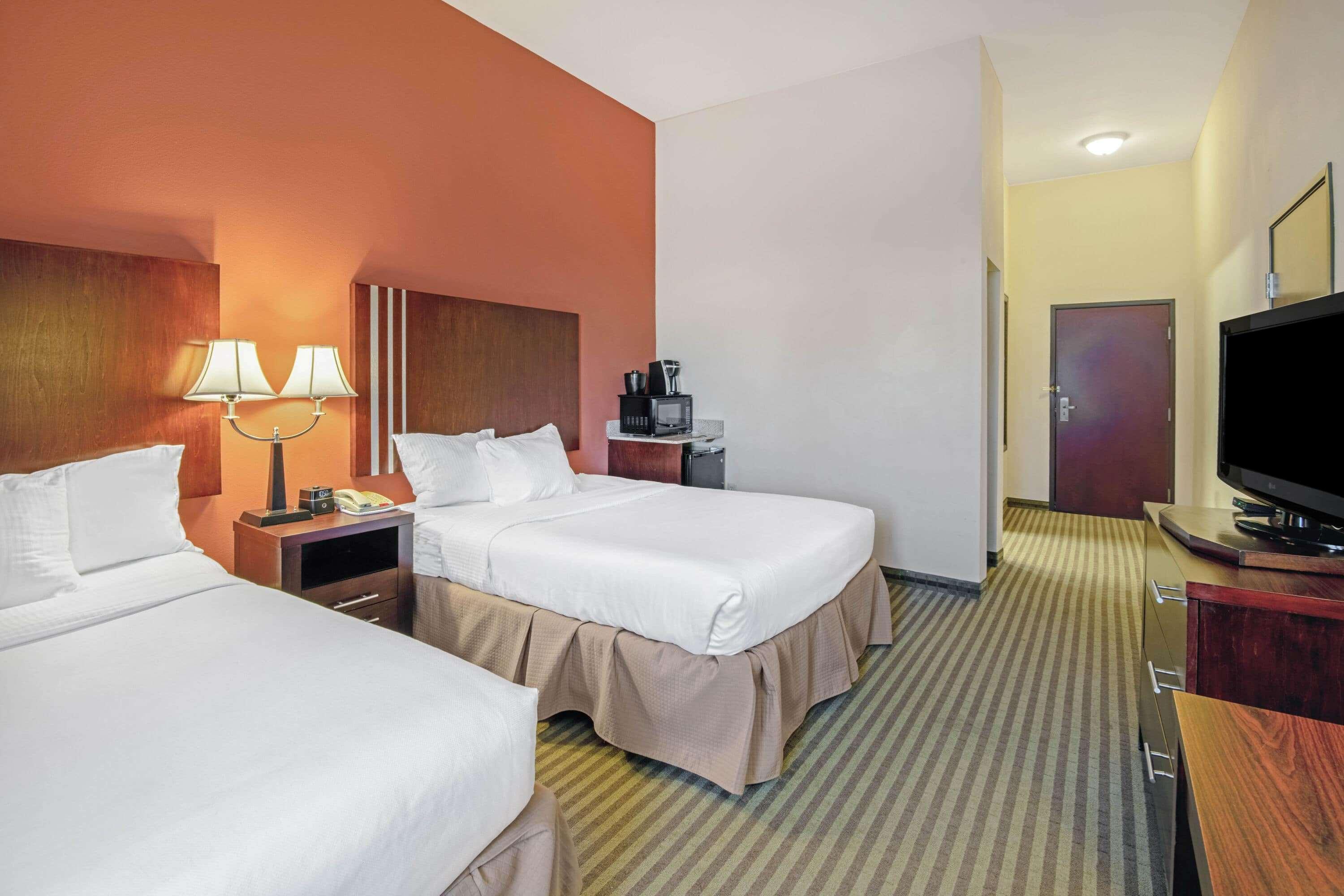La Quinta By Wyndham Woodward Hotel Exterior photo