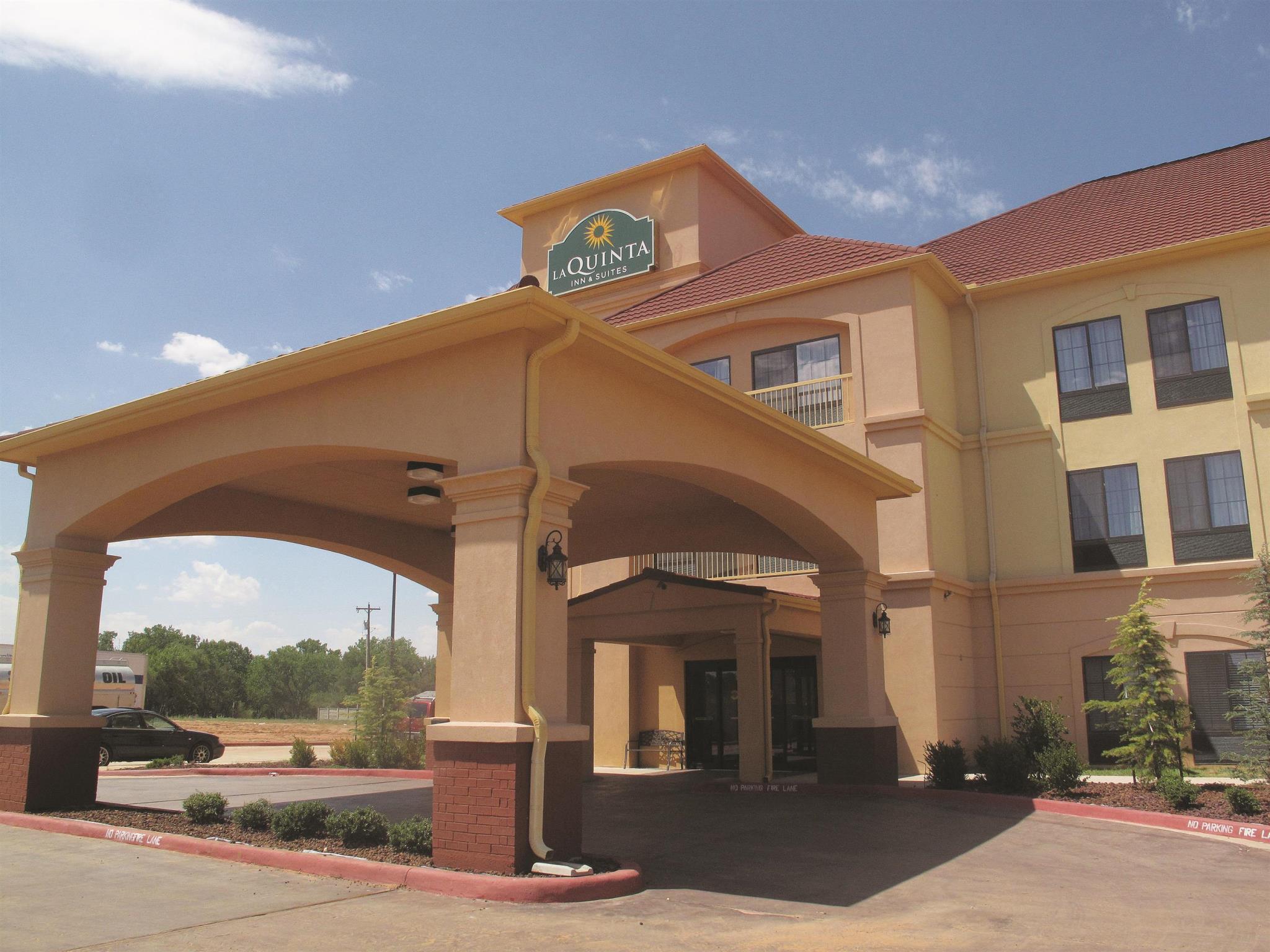 La Quinta By Wyndham Woodward Hotel Exterior photo