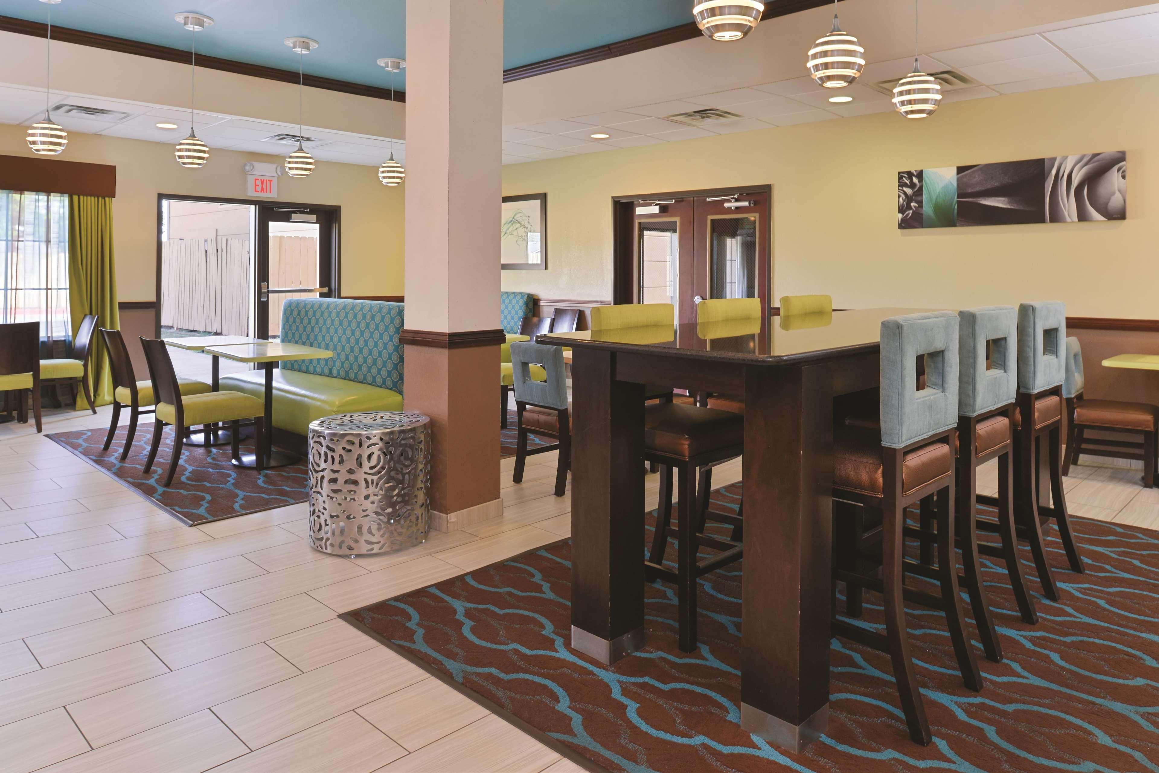 La Quinta By Wyndham Woodward Hotel Exterior photo