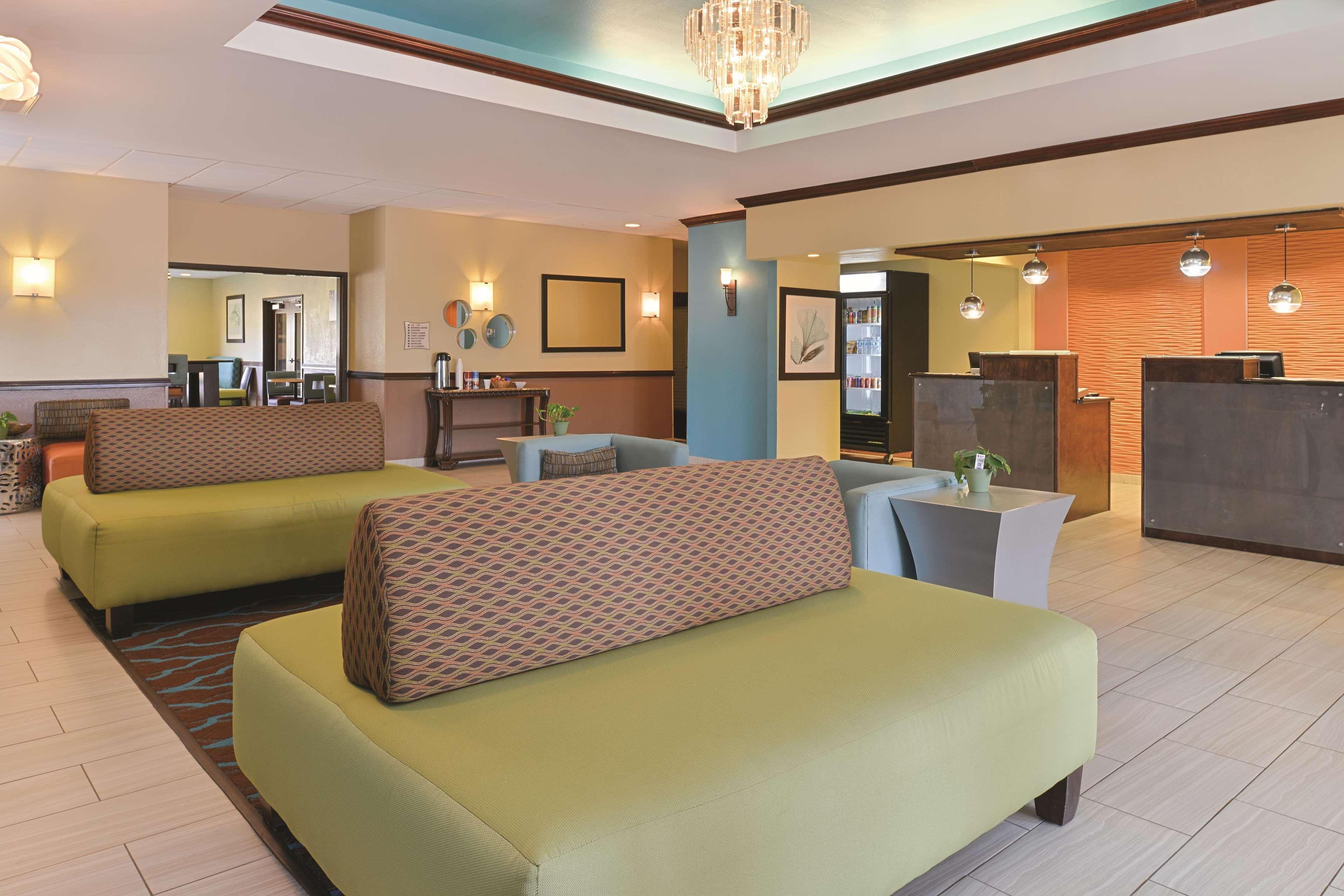 La Quinta By Wyndham Woodward Hotel Exterior photo