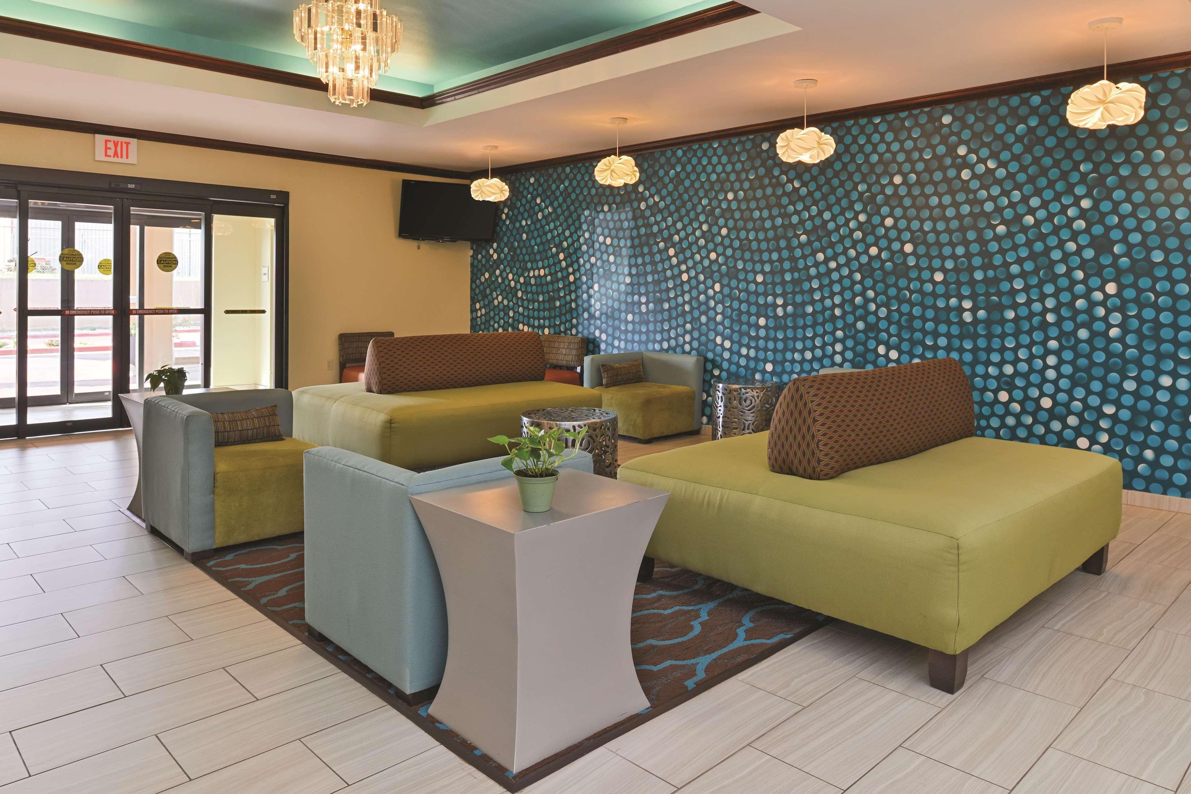 La Quinta By Wyndham Woodward Hotel Exterior photo