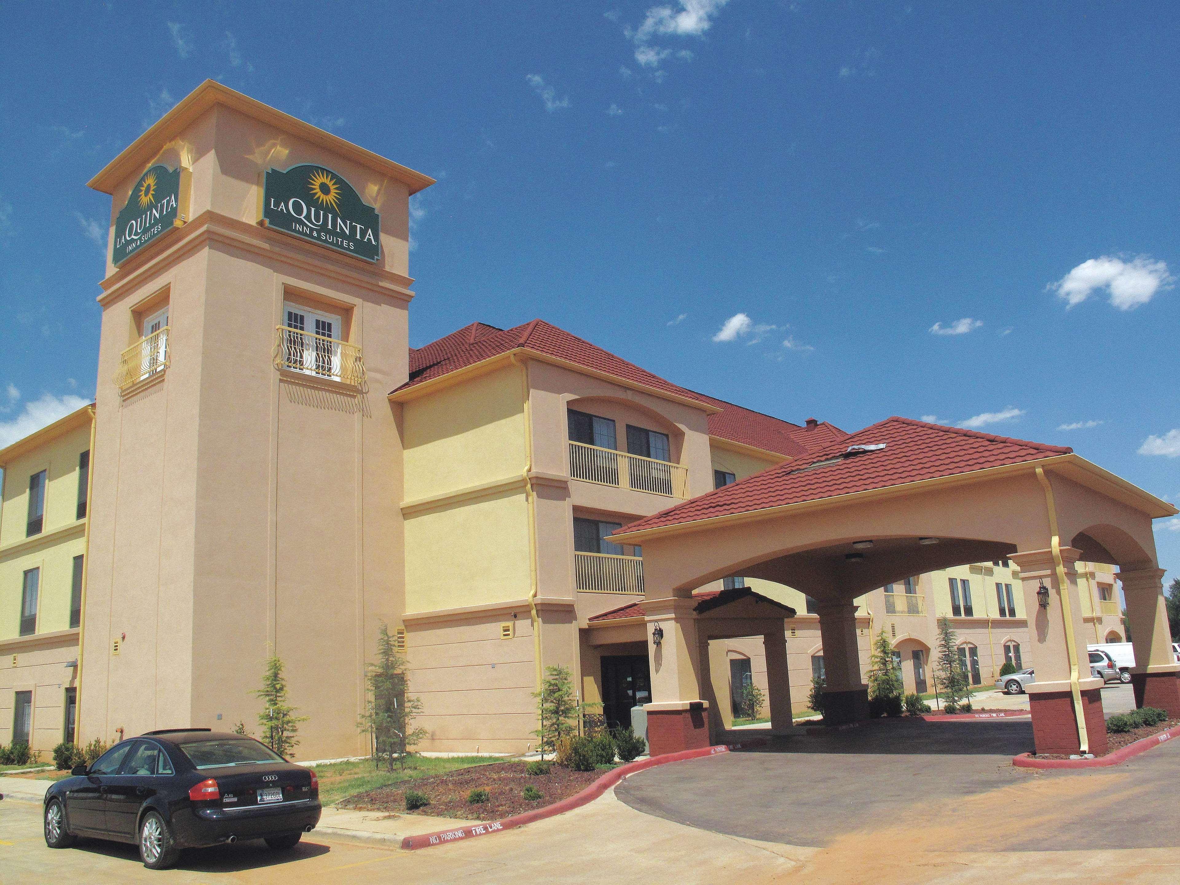 La Quinta By Wyndham Woodward Hotel Exterior photo