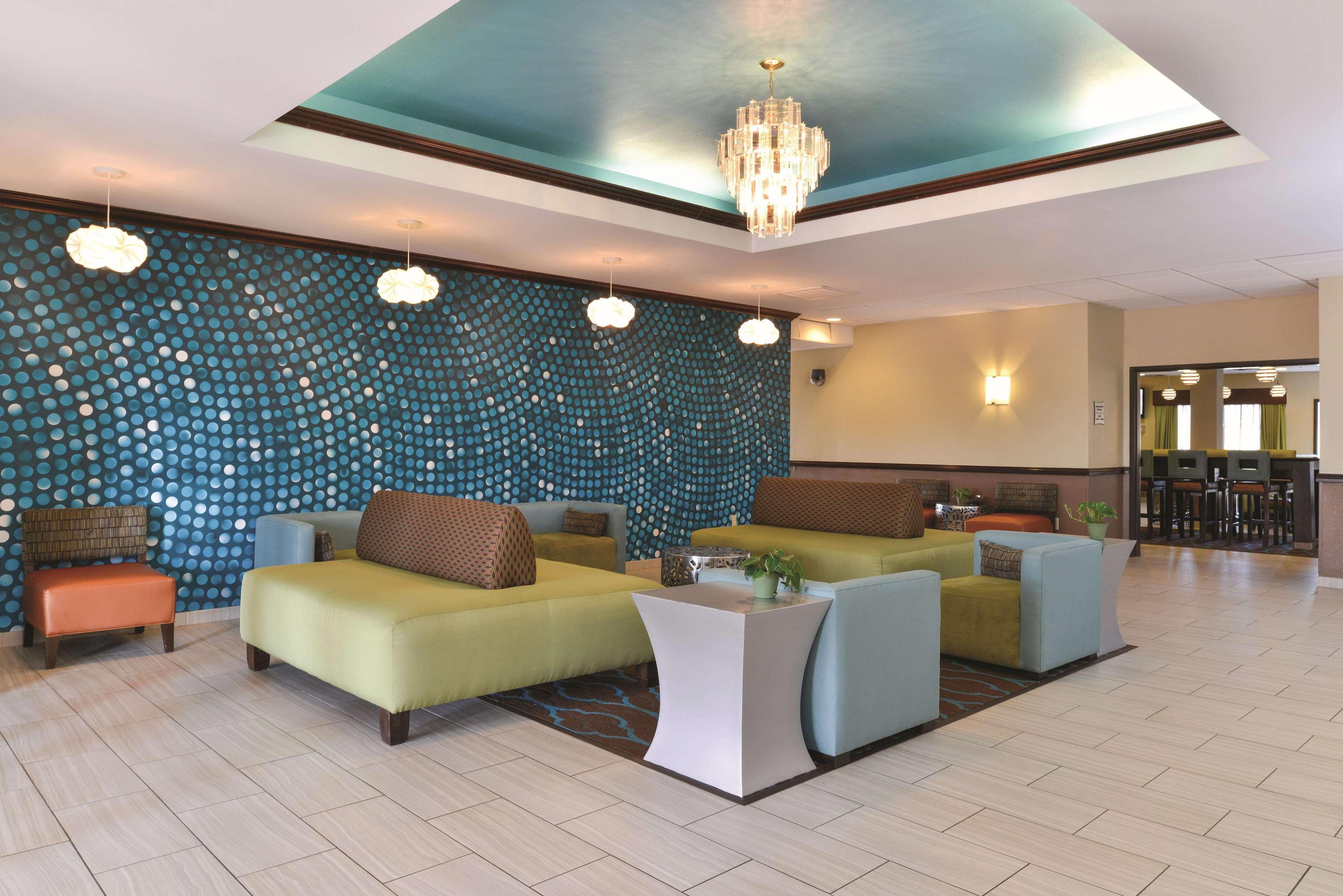 La Quinta By Wyndham Woodward Hotel Exterior photo