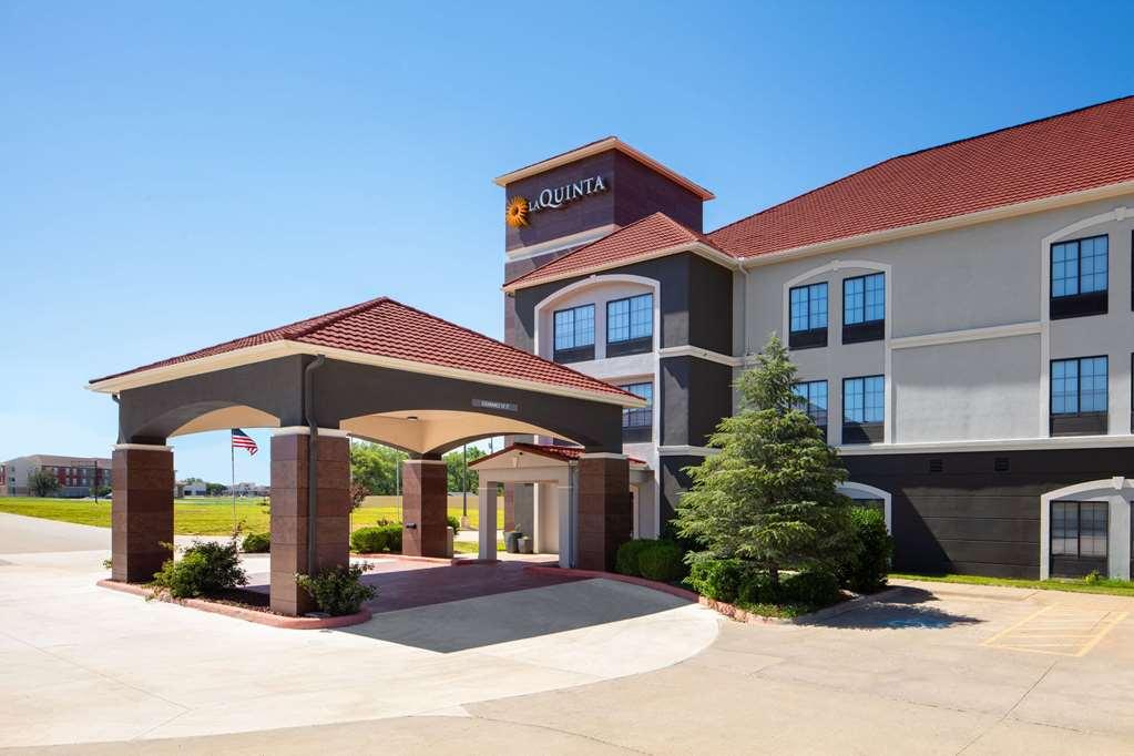 La Quinta By Wyndham Woodward Hotel Exterior photo