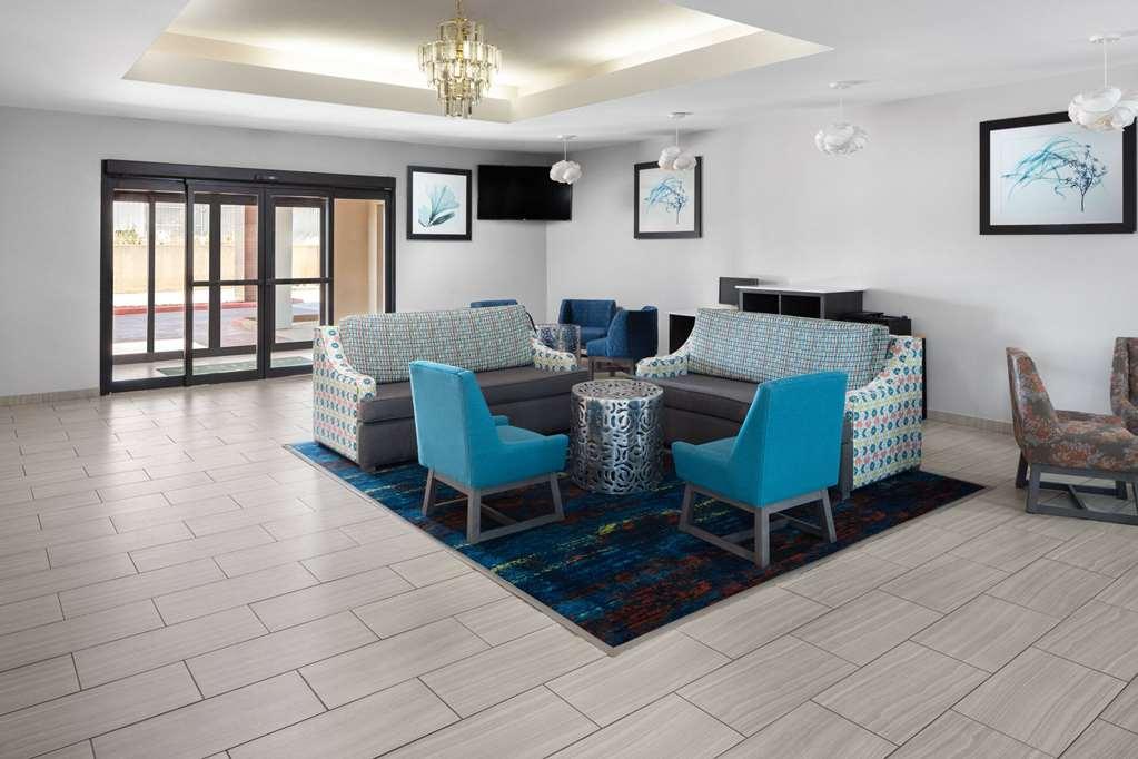 La Quinta By Wyndham Woodward Hotel Interior photo