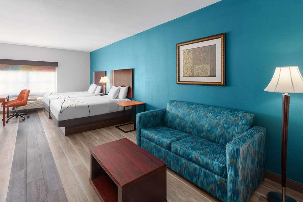 La Quinta By Wyndham Woodward Hotel Room photo